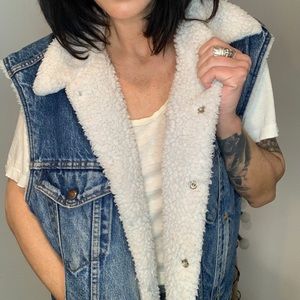 *SOLD 🦊💕* Vintage Levi’s Sherpa Vest
